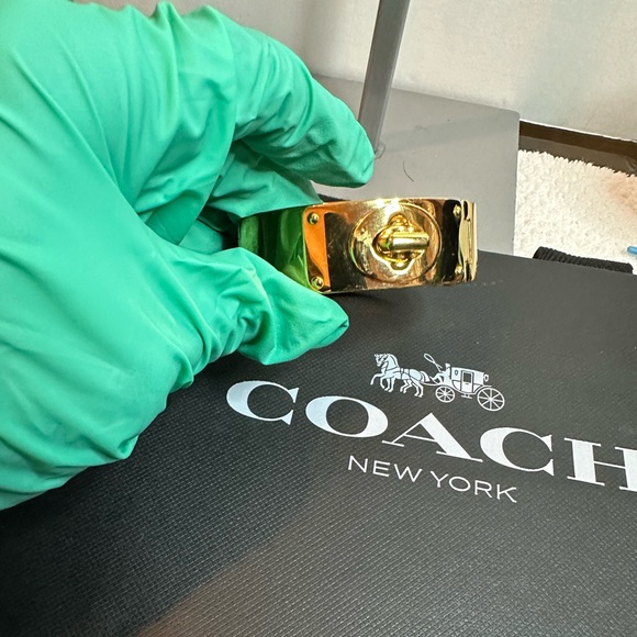 Coach opening turnlock Hinged Bracelet - Picture 2 of 9